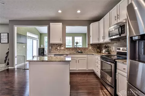 Kitchen - 45 Keevers Pt, Springboro, OH 45066 photo 2 of 2