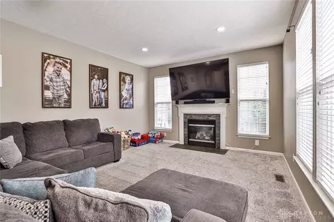 Living - 45 Keevers Pt, Springboro, OH 45066 photo 1 of 4