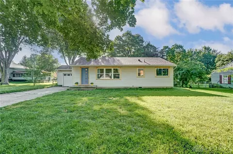 123 Kenec Dr, Middletown, OH 45042