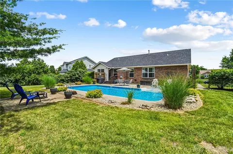 Exterior - 403 Thomas Pointe Ct, Monroe, OH 45050 photo 5 of 13