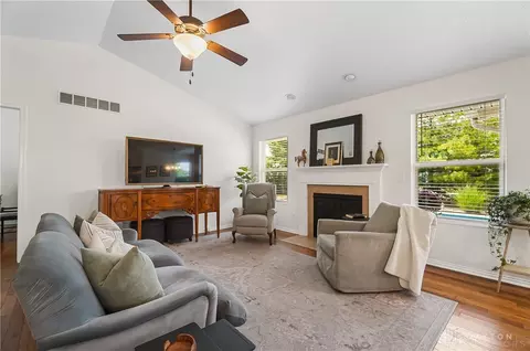 Living - 403 Thomas Pointe Ct, Monroe, OH 45050 photo 2 of 4