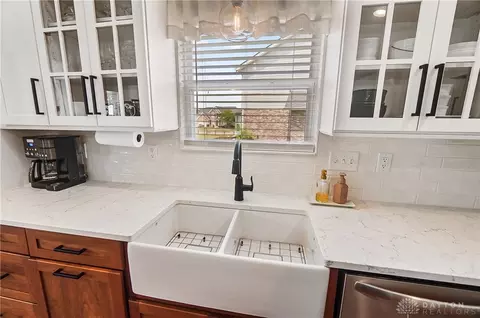 Kitchen - 403 Thomas Pointe Ct, Monroe, OH 45050 photo 6 of 7