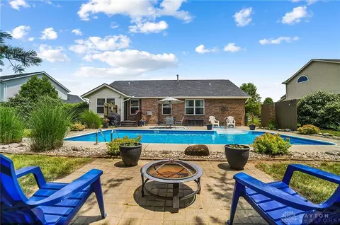 Exterior - 403 Thomas Pointe Ct, Monroe, OH 45050 photo 3 of 13