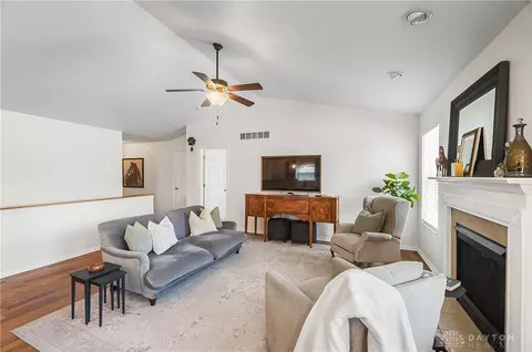Living - 403 Thomas Pointe Ct, Monroe, OH 45050 photo 4 of 4
