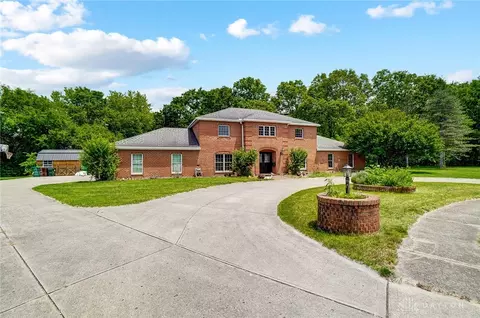 1463 Mill Race Dr, Fairborn, OH 45324