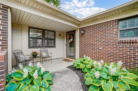 6225 Henshire Ct, Centerville, OH 45459