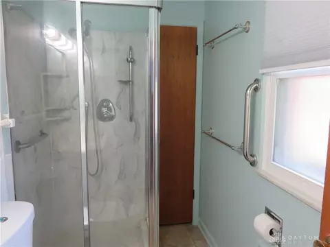 Bath - 958 Pepper Hill Dr, Kettering, OH 45429 photo 3 of 5