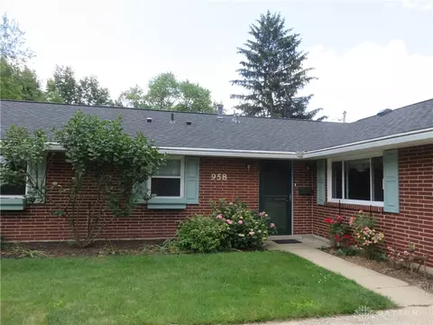 958 Pepper Hill Dr, Kettering, OH 45429