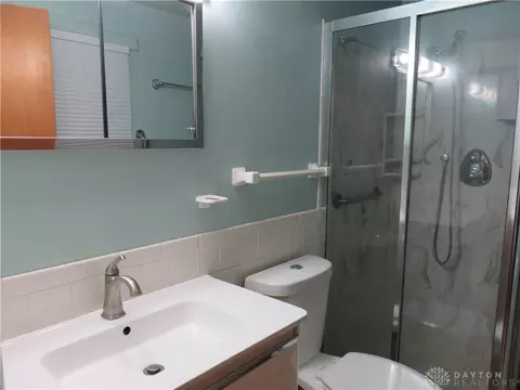 Bath - 958 Pepper Hill Dr, Kettering, OH 45429 photo 1 of 5