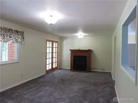 Living - 958 Pepper Hill Dr, Kettering, OH 45429 photo 1 of 4