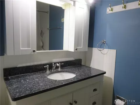 Bath - 958 Pepper Hill Dr, Kettering, OH 45429 photo 4 of 5