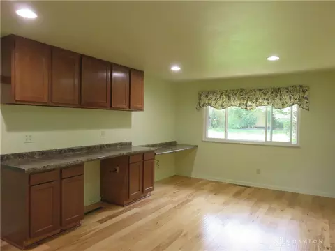 Living - 958 Pepper Hill Dr, Kettering, OH 45429 photo 4 of 4