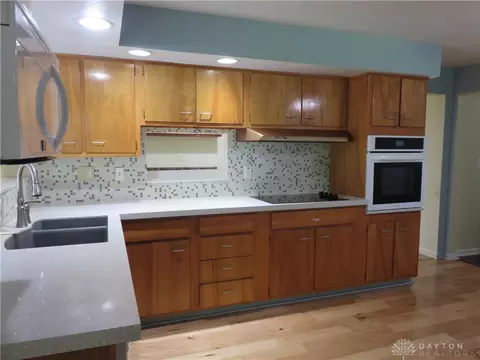Kitchen - 958 Pepper Hill Dr, Kettering, OH 45429 photo 1 of 3