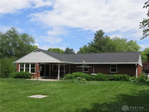 Exterior - 958 Pepper Hill Dr, Kettering, OH 45429 photo 6 of 8