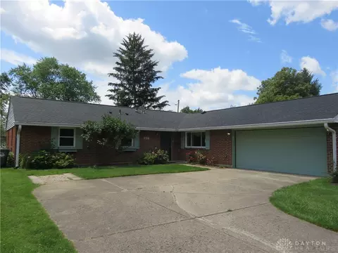 Exterior - 958 Pepper Hill Dr, Kettering, OH 45429 photo 2 of 8