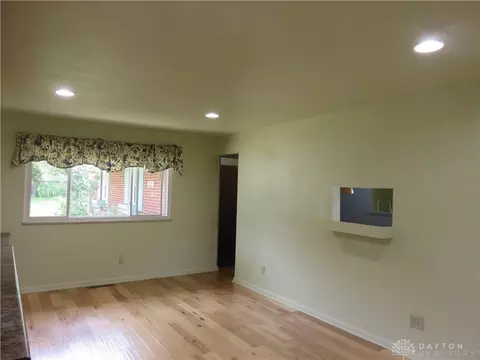Living - 958 Pepper Hill Dr, Kettering, OH 45429 photo 3 of 4