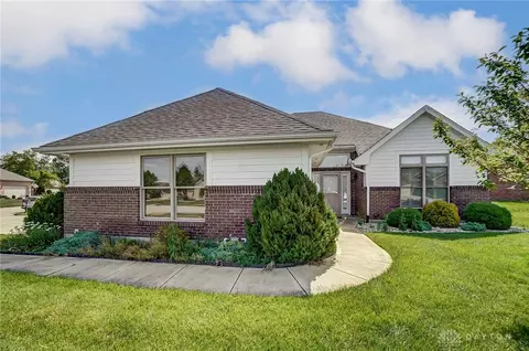 27 Juniper Ct, Springboro, OH 45066