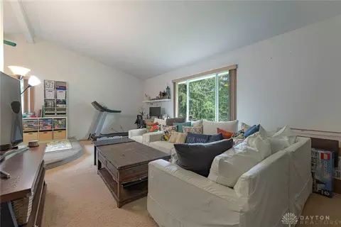 1640 Ambridge Rd, Centerville, OH 45459 photo 4