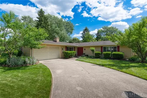 1640 Ambridge Rd, Centerville, OH 45459