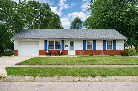 905 Pepperwood Dr, New Carlisle, OH 45344