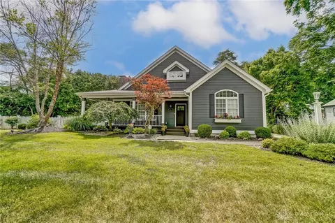 1 Matthews Ct, Glendale, OH 45246