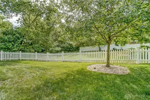 Exterior - 1 Matthews Ct, Glendale, OH 45246 photo 9 of 26