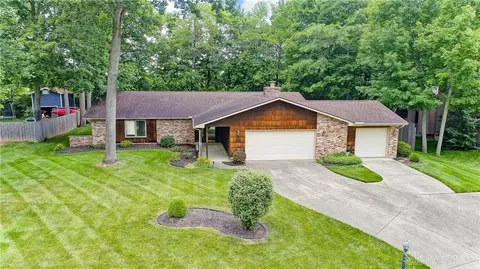 2479 Beechknoll Pt, Dayton, OH 45458