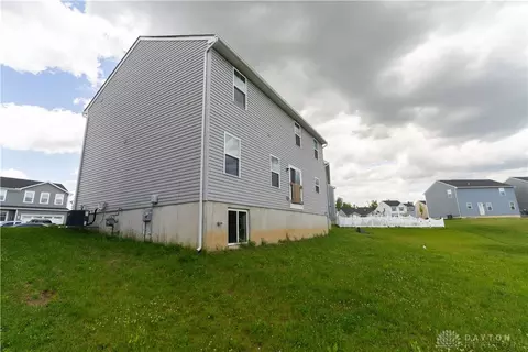 228 Ambassador Dr, Springfield, OH 45505 photo 4