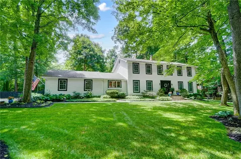 262 Walnut Grove Dr, Dayton, OH 45458