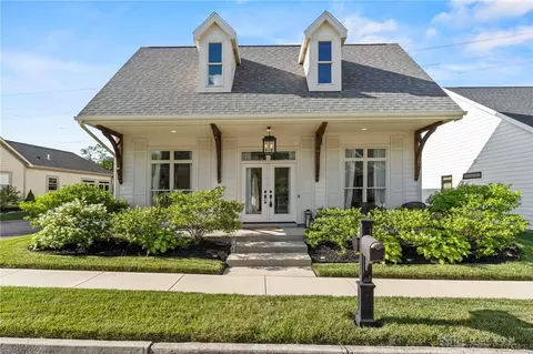 447 Cayman Cir, Tipp City, OH 45371