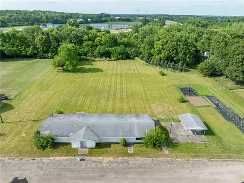 1065 Rona Parkway Dr, Fairborn, OH 45324