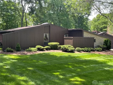 1160 Westridge Rd, Washington Township, OH 45459