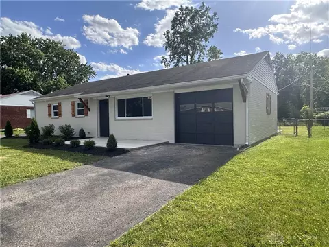 306 Lutz Dr, Englewood, OH 45322