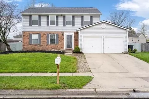 2015 Sherwood Forest Dr, Miamisburg, OH 45342