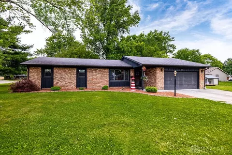 208 Debbie Dr, Eaton, OH 45320