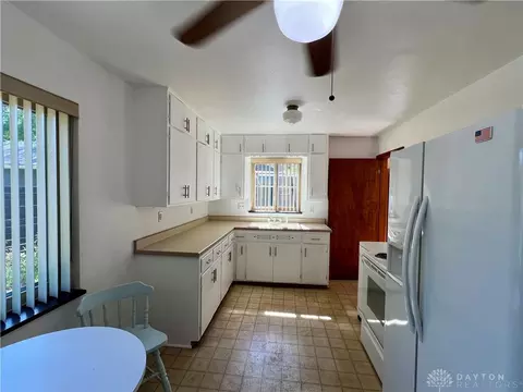 Kitchen - 2729 Oak Park Ave, Kettering, OH 45429 photo 1 of 4