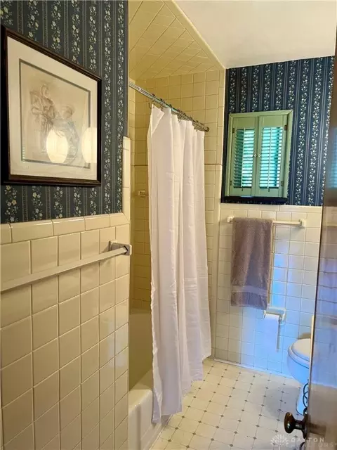 Bath - 2729 Oak Park Ave, Kettering, OH 45429 photo 1 of 4