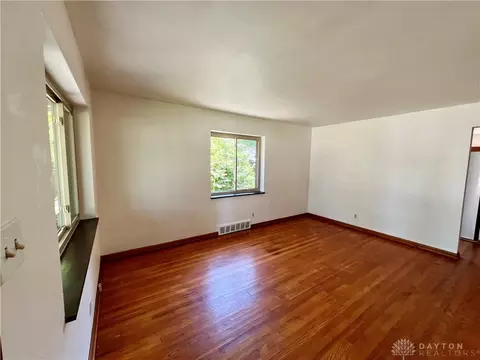 Living - 2729 Oak Park Ave, Kettering, OH 45429 photo 2 of 3