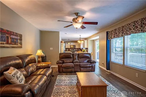 165 Cambridge Dr, Springboro, OH 45066 photo 8