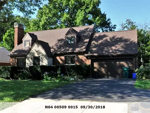 3809 Far Hills Ave, Dayton, OH 45429