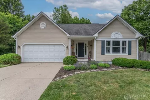 2221 Robleigh Dr, Dayton, OH 45459