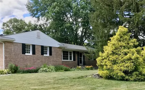 6089 Southampton Dr, Washington Township, OH 45459