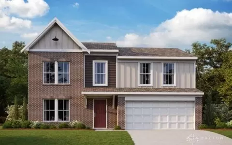 708 Hunters Run Dr, Brookville, OH 45309