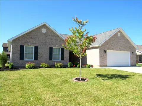 2718 Executive Dr, Troy, OH 45373