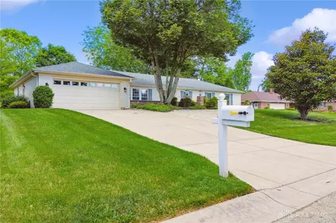 165 Bramblebush Trl, Dayton, OH 45440