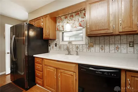 Kitchen - 7364 Hamilton Ave, Maineville, OH 45039 photo 4 of 6