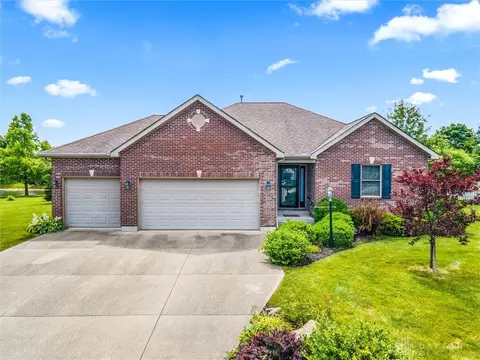 1190 Pond View Dr, Troy, OH 45373
