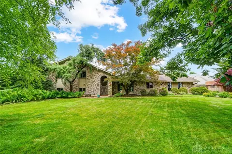 6763 Estates Ct, Washington Township, OH 45459