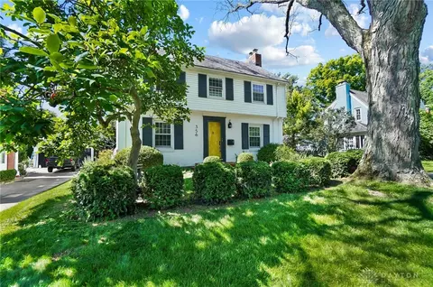 356 East Dr, Oakwood, OH 45419