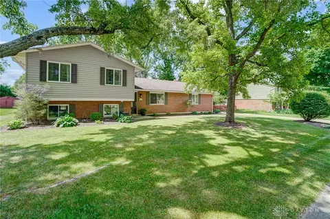 9831 Shawnee Trl, Centerville, OH 45458